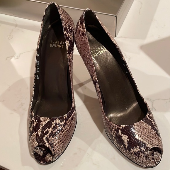 Stuart Weitzman Amazrolling python peep toe sz 9 - Picture 1 of 7
